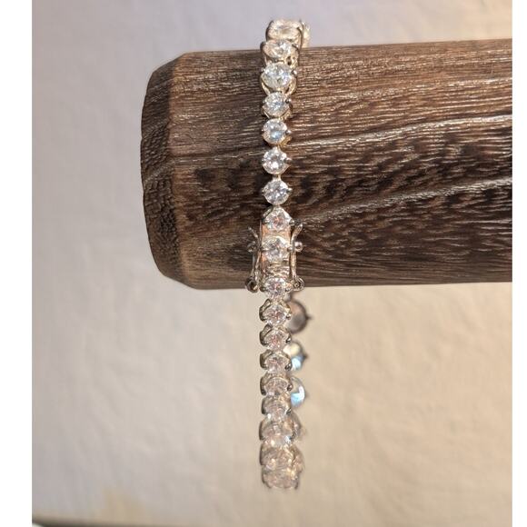 Gorgeous Graduated Large CZ 925 Sterling Silver Tennis Bracelet - Picture 11 of 16